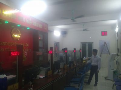 VNCQMS hoàn thiện sản xuất, cung cấp, lắp đặt hệ thống xếp hàng tự động tại TTHCC huyện Hậu Lộc - Thanh Hóa