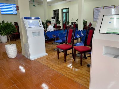 VNC QMS hoàn thiện sản xuất, cung cấp hệ thống xếp hàng tự động, Kiosk tra cứu thông tin, hệ thống đánh giá mức độ hài lòng tin tại xã Xuân Cảm, tỉnh Bắc Ninh