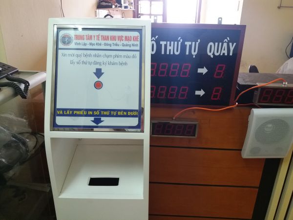 VNC QMS hoàn thiện sản xuất, cung cấp máy in số dạng Kiosk cho bệnh viện đa khoa Mạo Khê - Quảng Ninh