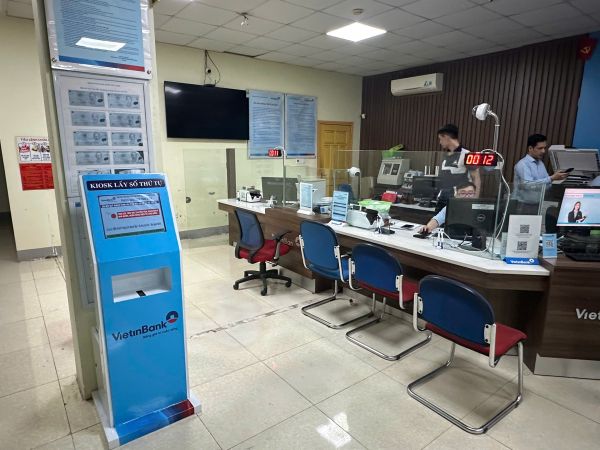 VNC sản xuất lắp đặt hệ thống xếp hàng tự động tại PGD Thanh Uyên, CN Vietinbank Lai Châu