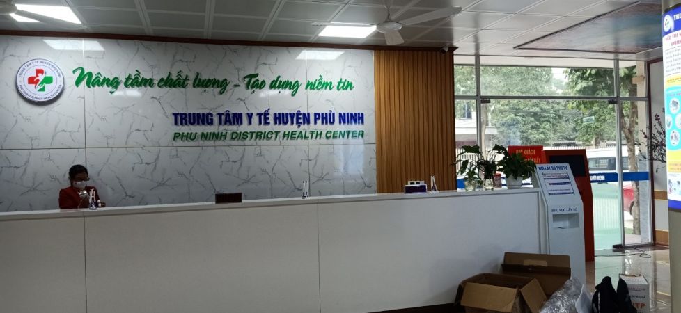 VNC QMS hoàn thiện sản xuất, lắp đặt hệ thống xếp hàng tự động tại trung tâm y tế huyện Phù Ninh - Phú Thọ