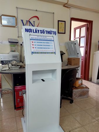VNC hoàn thiện sản xuất kiosk lấy số thứ tự cảm ứng mặt Mica cho BVĐK huyện Đan Phượng - Hà Nội