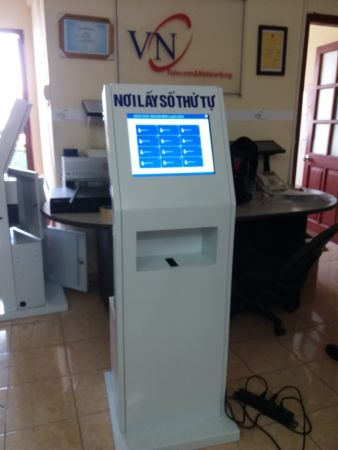 VNC sản xuất, cung cấp máy lấy số thứ tự độc lập dạng Kiosk cho BV Thanh Nhàn - Hà Nội