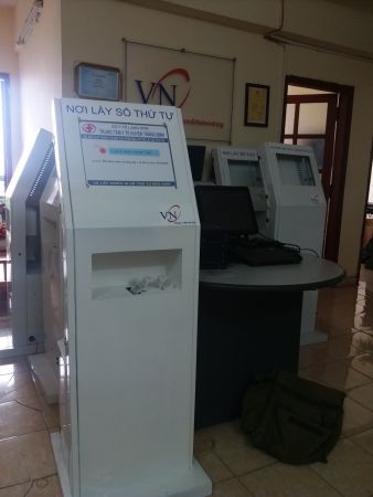 VNC hoàn thiện sản xuất máy in số thứ tự dạng kiosk cho TTYT huyện Tràng Định - Lạng Sơn