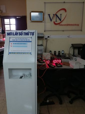 VNC hoàn thiện sản xuất, cung cấp lắp đặt hệ thống xếp hàng tự động cho TTYT thành phố Vĩnh Yên