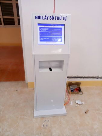 VNC hoàn thiện sản xuất, lắp đặt hệ thống xếp hàng tự động tại UBND huyện Tam Nông - Phú Thọ