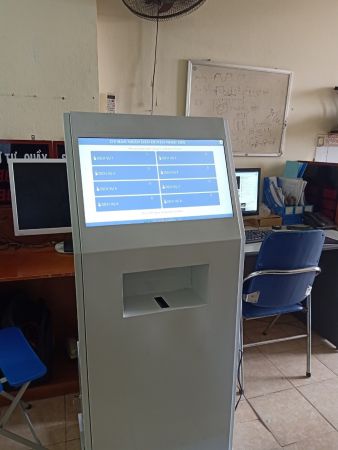 VNC sản xuất hệ thống xếp hàng tự động, đánh giá mức độ hài lòng tại UBND huyện Ngọc Hồi - tỉnh Kontum