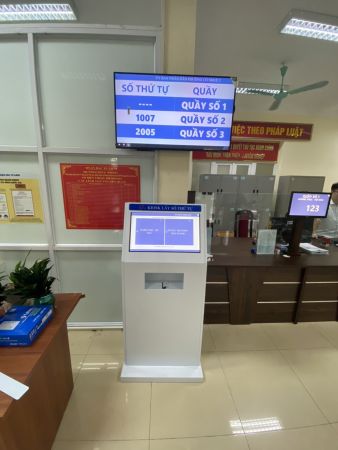 VNC QMS SOFT hoàn thiện sản xuất, cung cấp lắp đặt hệ thống xếp hàng tự động tại bộ phận một cửa phường Cổ Nhuế 2 - quận Bắc Từ Liêm - Hà Nội