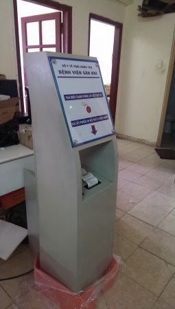 VNC hoàn thiện sản xuất, cung cấp máy in số thứ tự độc lập dạng Kiosk bệnh viện Nhi - Hưng Yên 