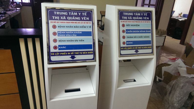 VNC-QMS hoàn thiện sản xuất cung cấp hai máy in số thư tự dạng Kiosk cho trung tâm Y tế Quảng Yên - Quảng Ninh