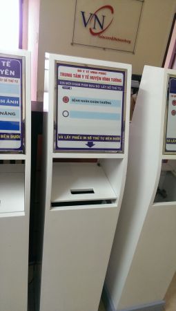 VNC hoàn thiện sản xuất lắp đặt máy in số thư tự dạng Kiosk cho trung tâm Y Tế Vĩnh Tường - Vĩnh Phúc