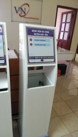 VNC-QMS hoàn thiện sản xuất, bàn giao máy in số thư tự dạng Kiosk cho bệnh viện đa khoa Bắc Yên - Sơn La